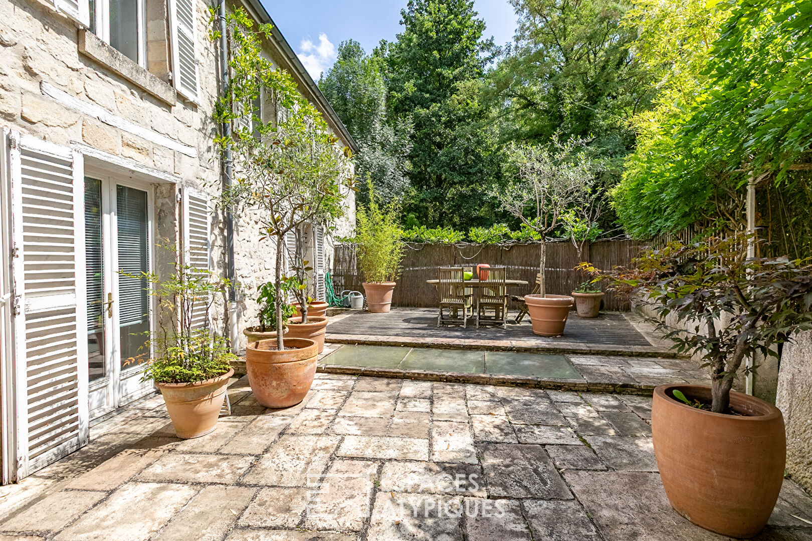Charming renovated stone house with terrace and garden near Compiègne