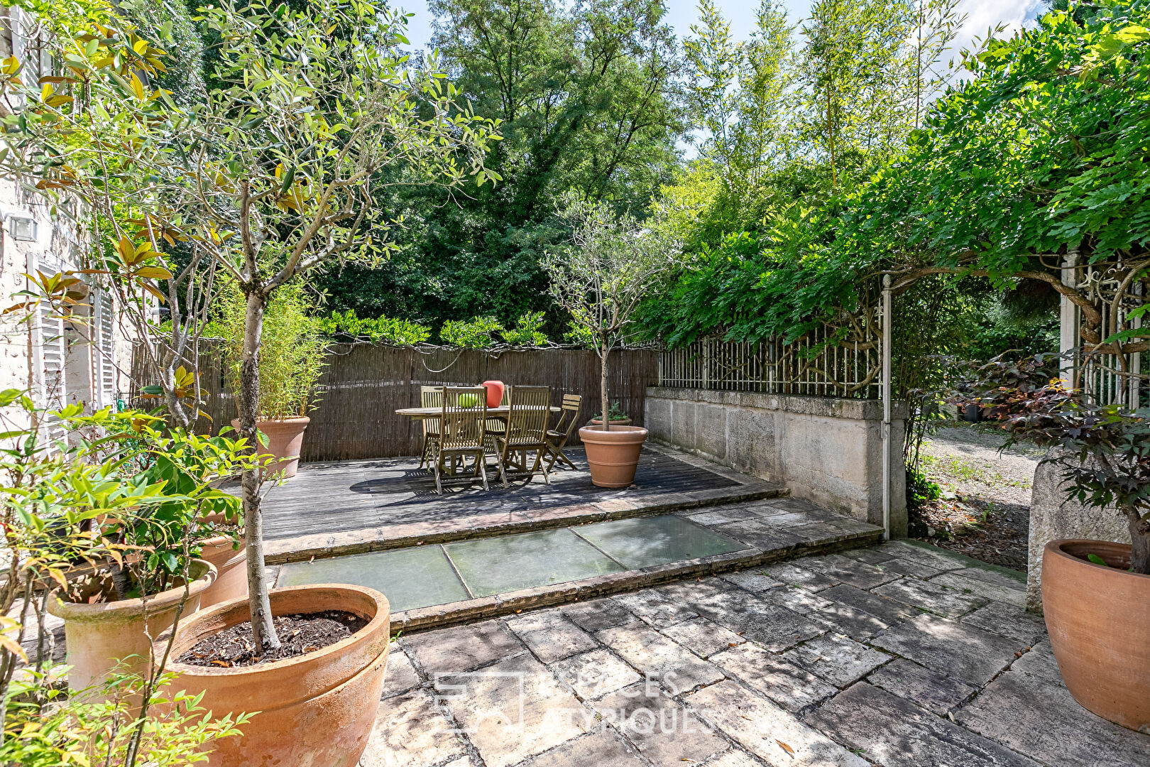 Charming renovated stone house with terrace and garden near Compiègne