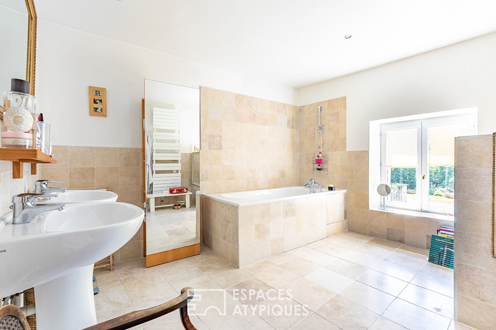 Charming renovated stone house with terrace and garden near Compiègne