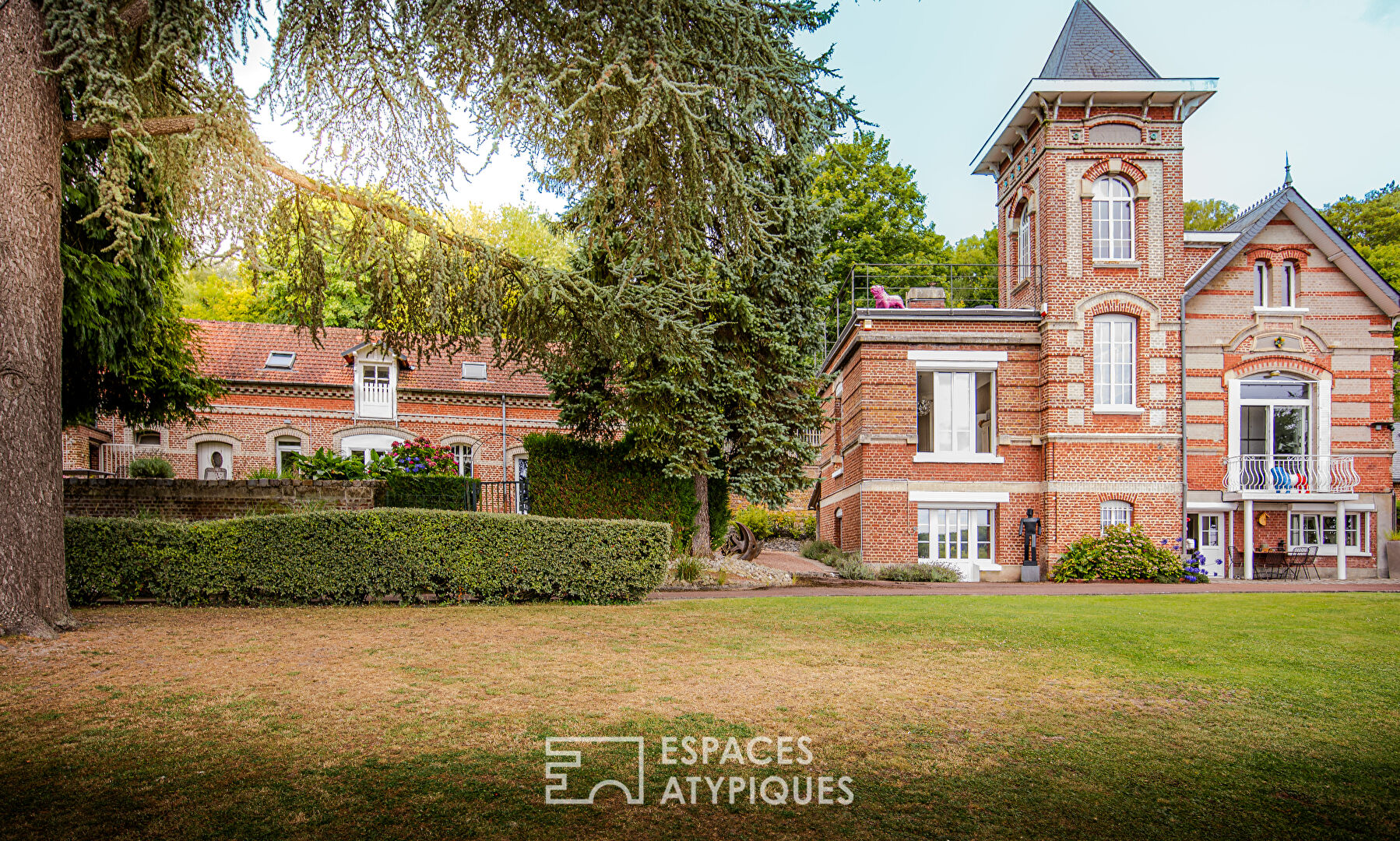 Exceptionnel - Joli domaine de 3 maisons face aux étangs