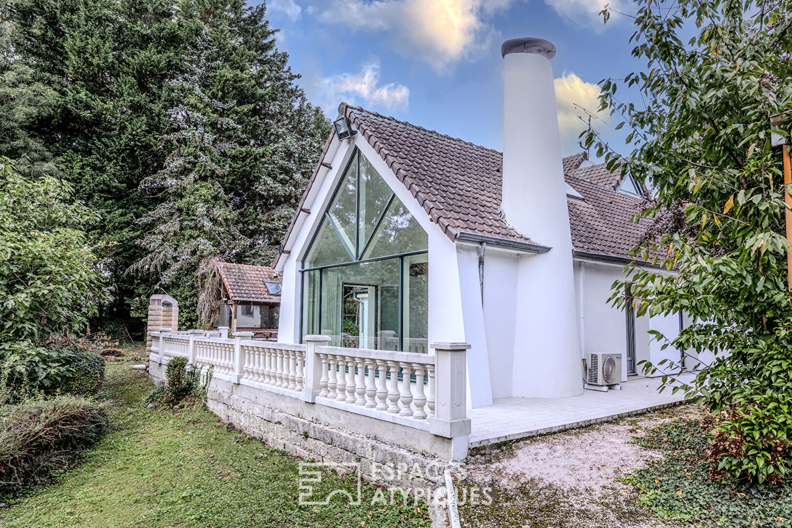 Large family home with independent gite and private pond
