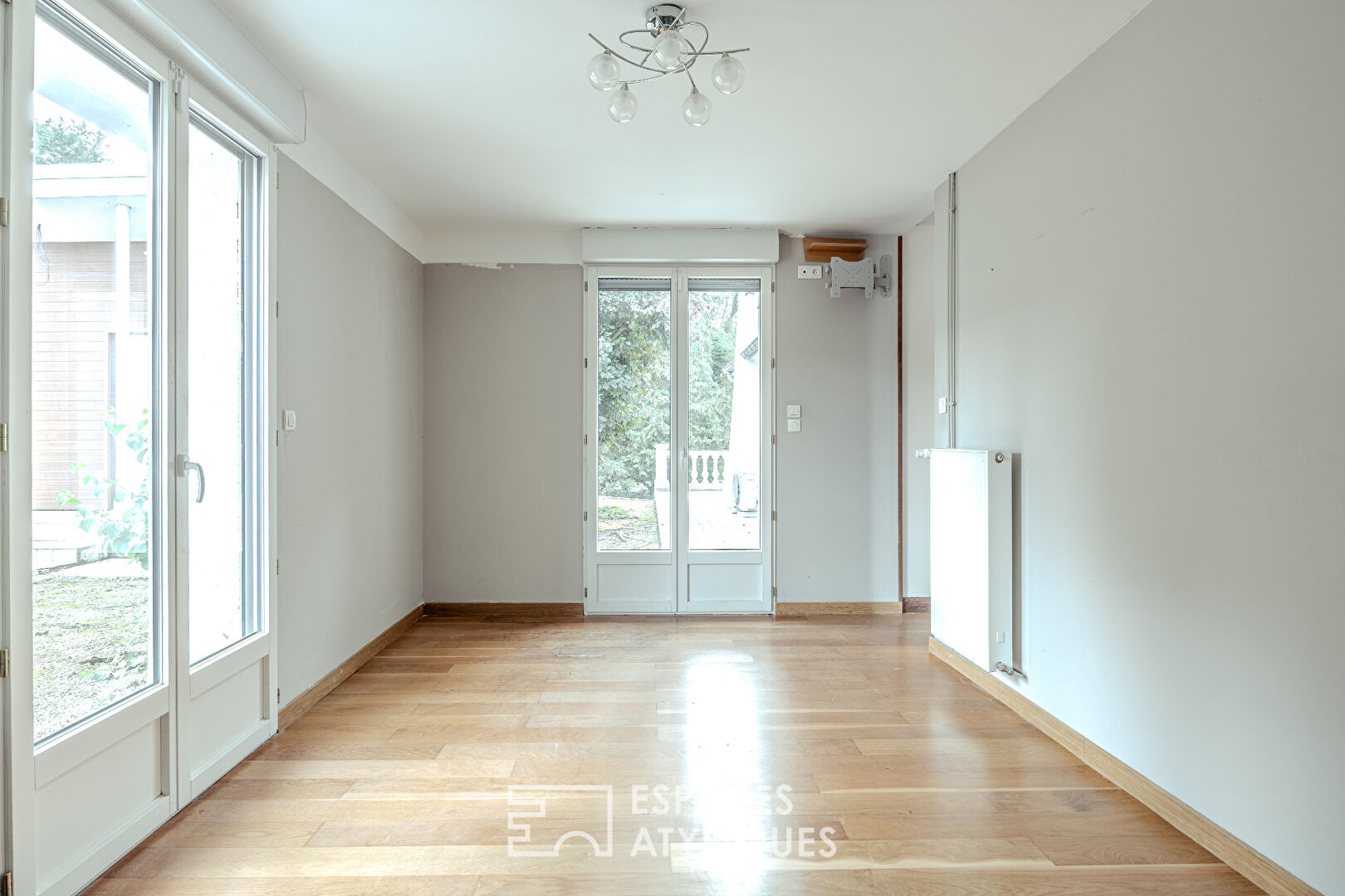 Large family home with independent gite and private pond
