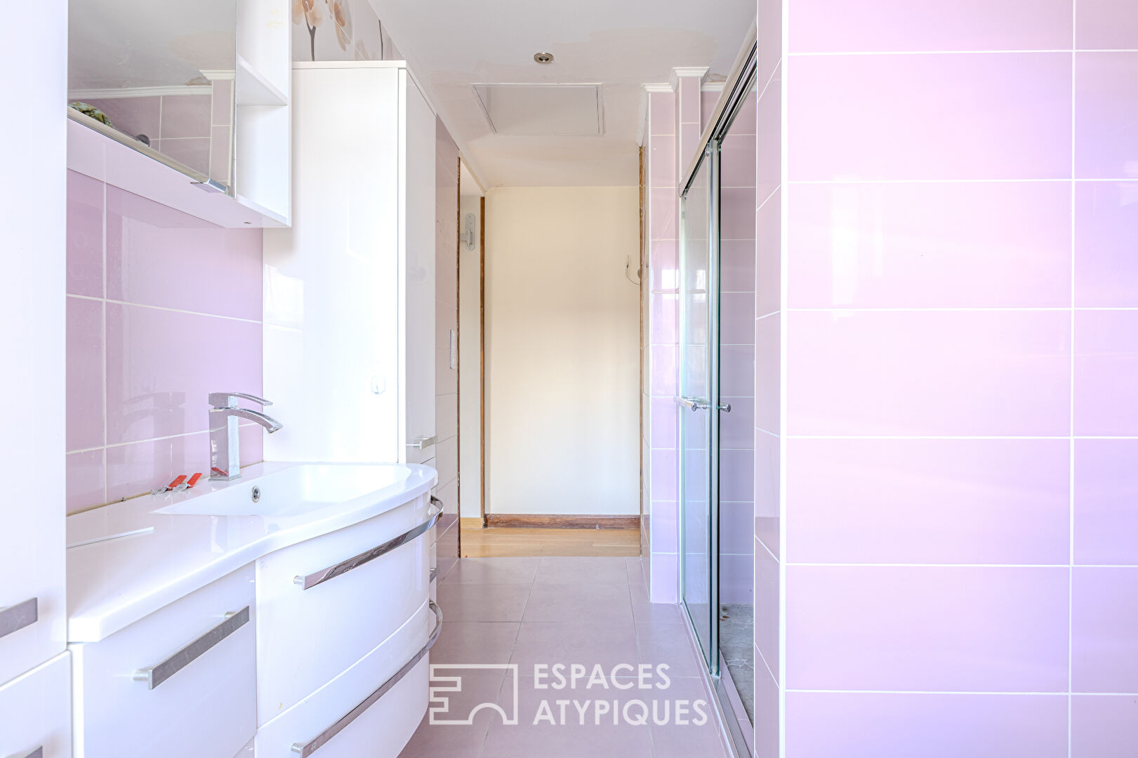 Large family home with independent gite and private pond