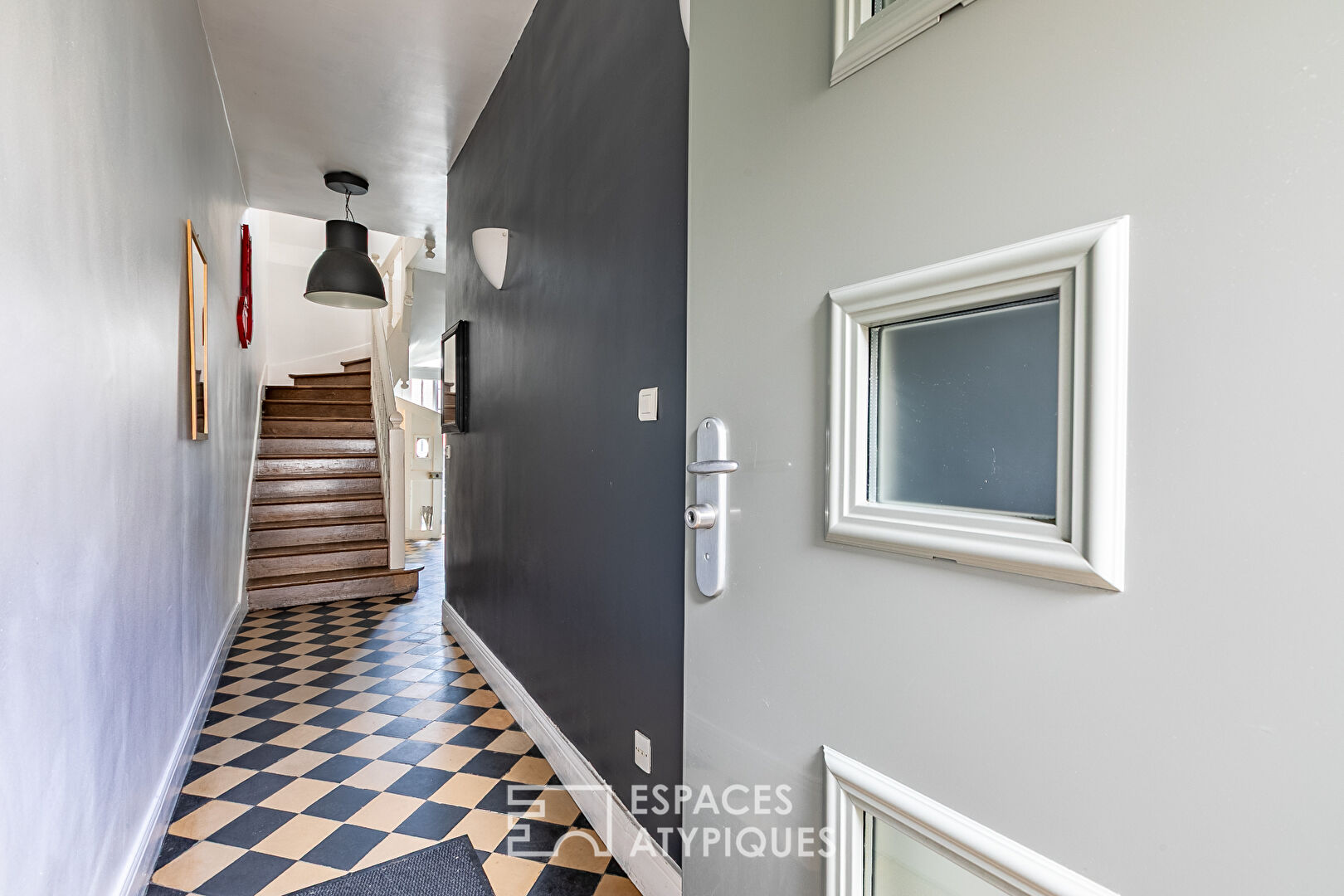 Maison de famille rénovée avec dépendances aménagées et jardin proche Senlis