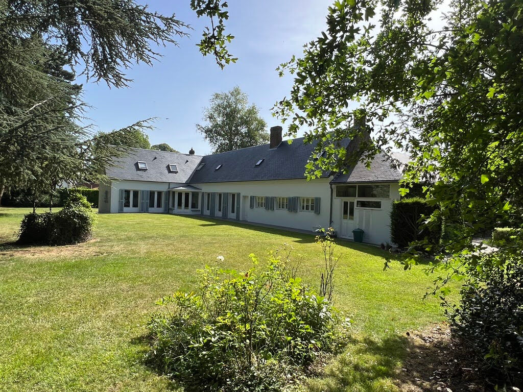 Beautiful character property in the heart of Santerre