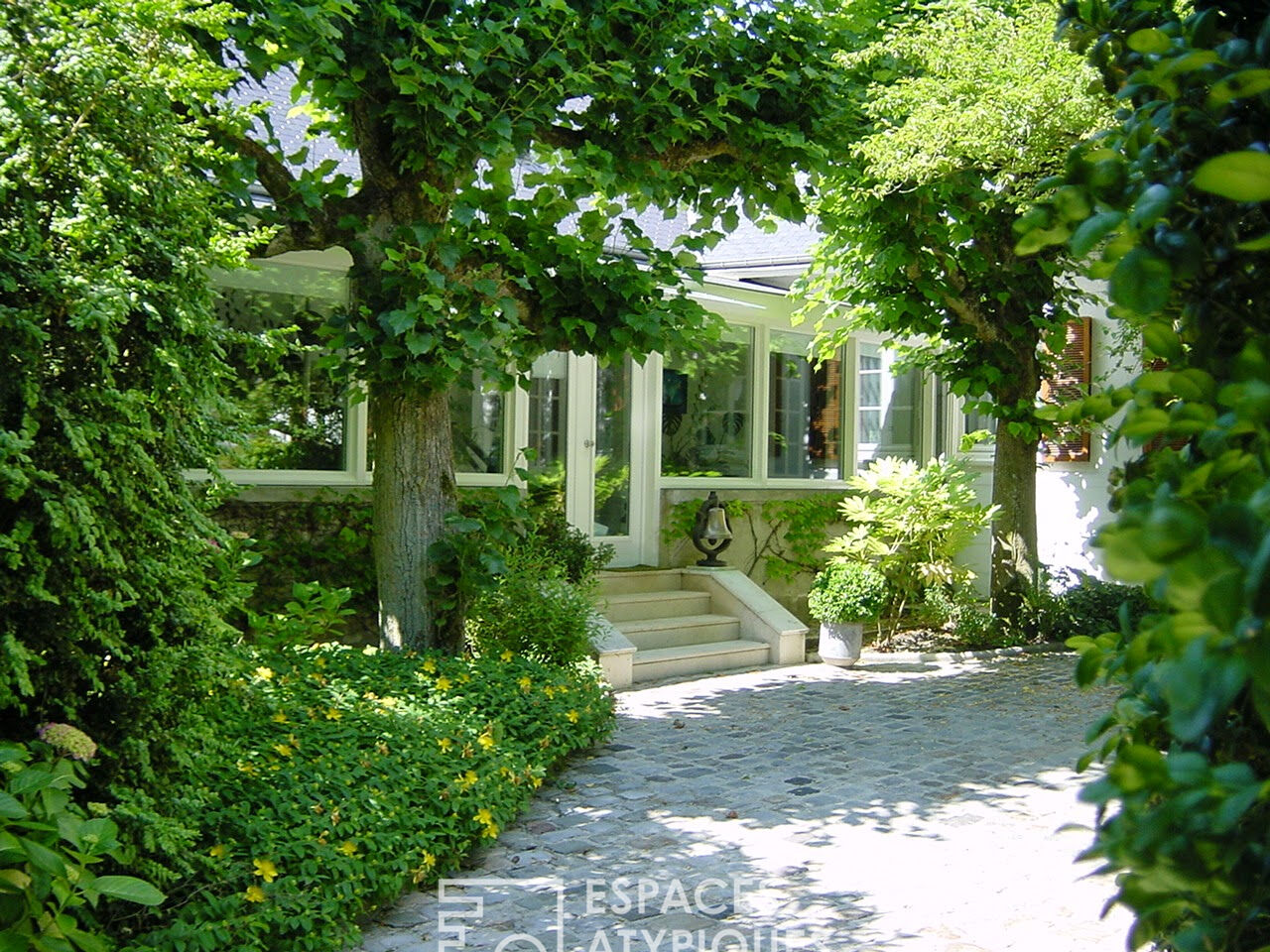 Beautiful character property in the heart of Santerre