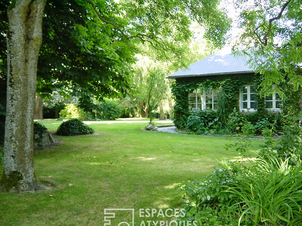 Beautiful character property in the heart of Santerre