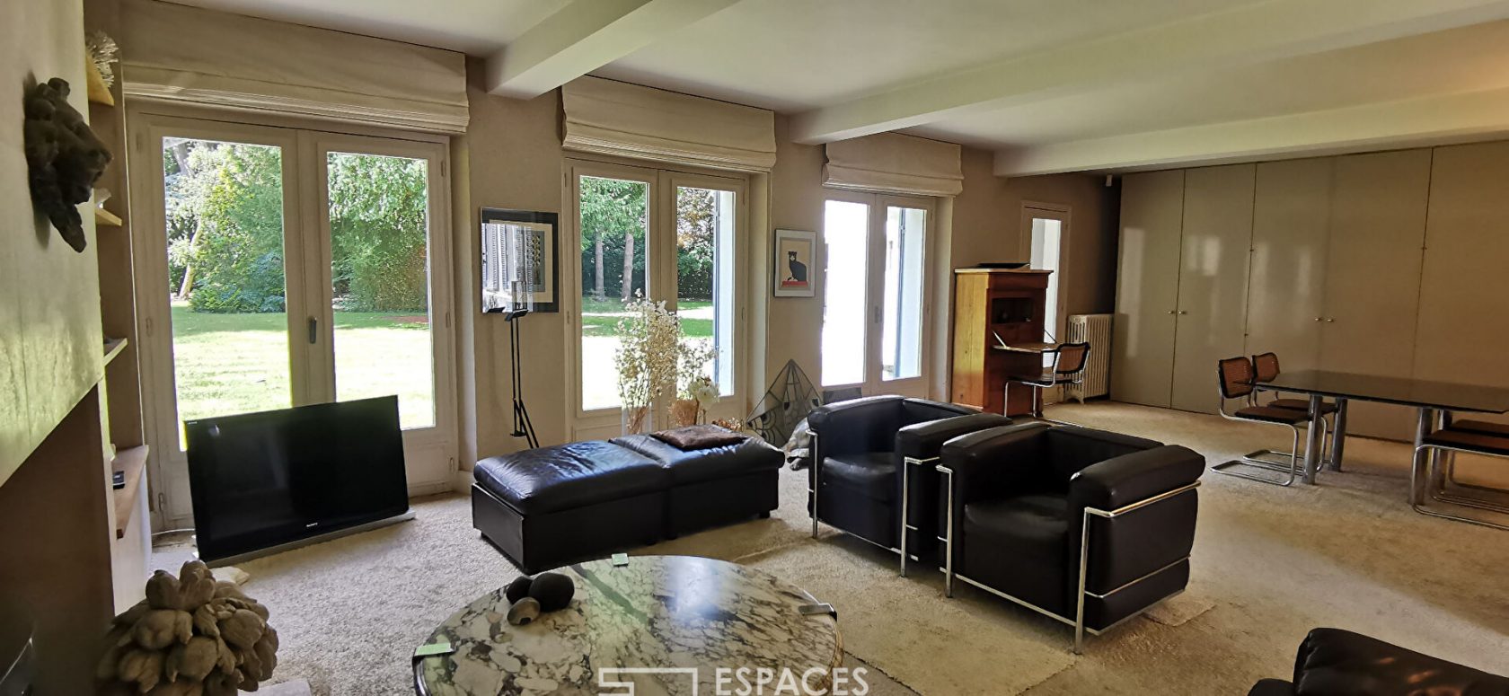 Beautiful character property in the heart of Santerre