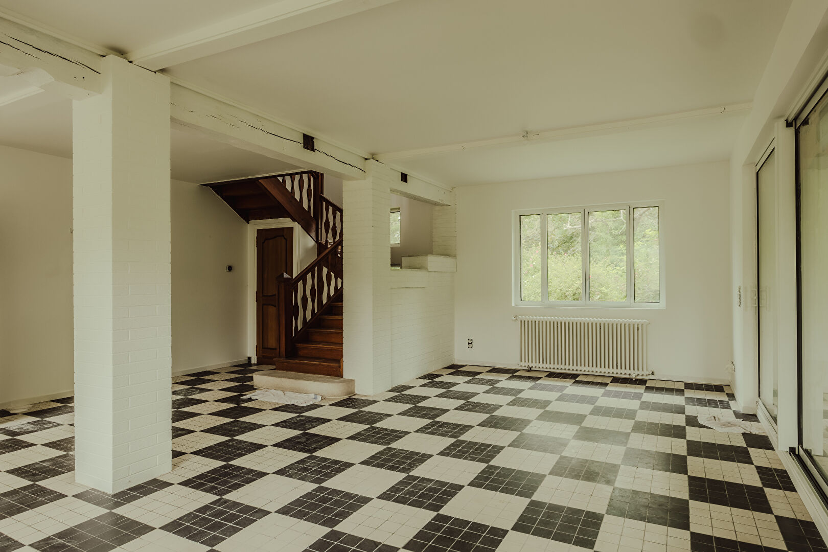 Belle maison de famille bordée par la rivière avec son étang privé aux alentours de Breteuil