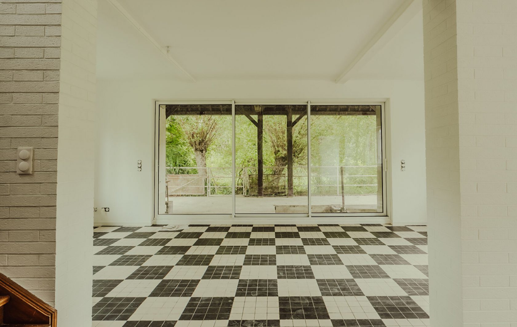 Belle maison de famille bordée par la rivière avec son étang privé aux alentours de Breteuil