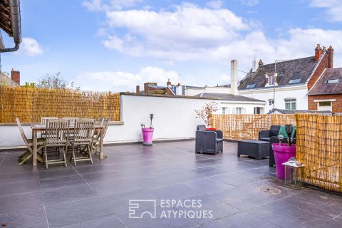 Family home in the heart of town with swimming pool, terrace, garden and garage in Albert
