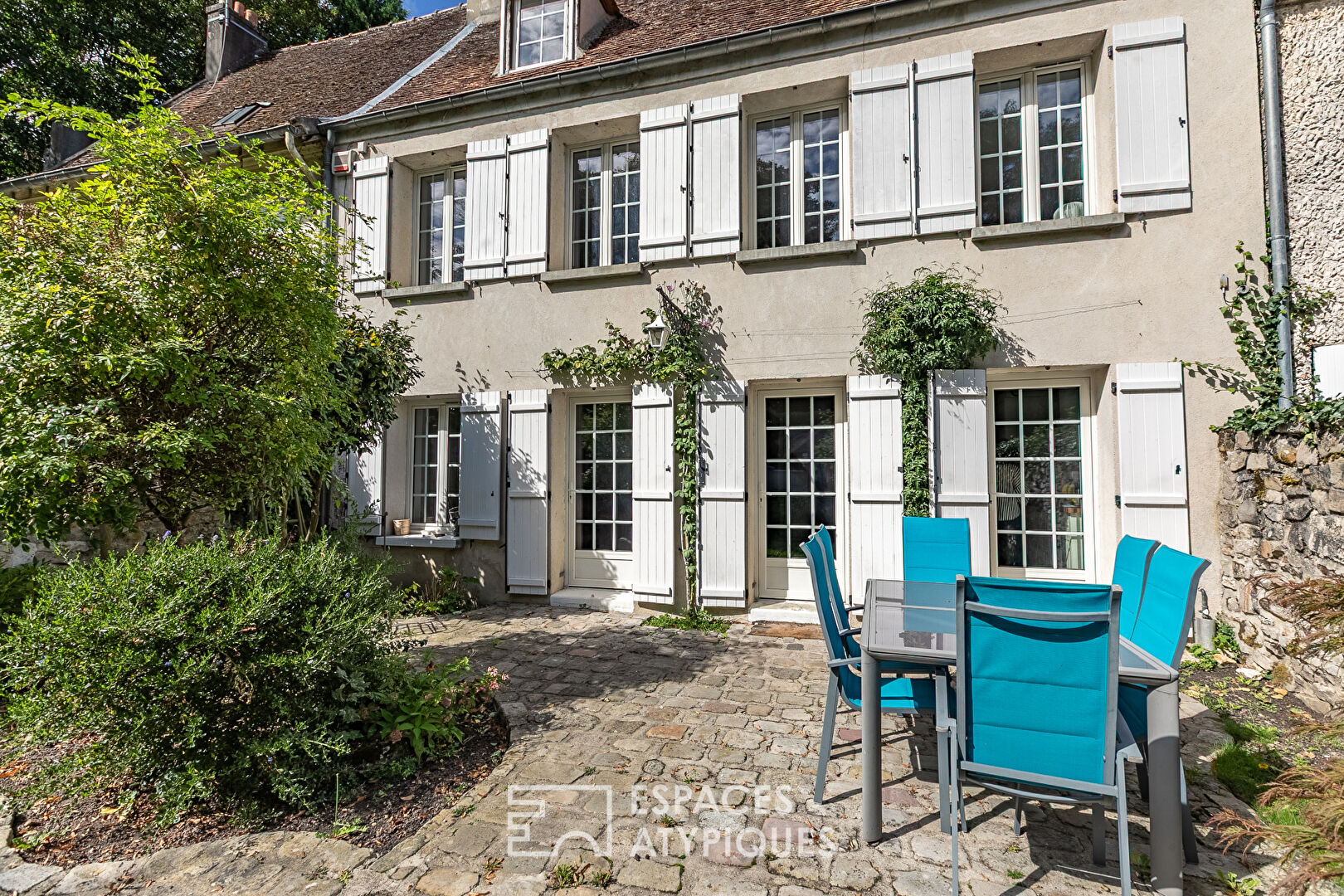 Maison de famille rénovée en pierre dans le joli village de Plailly