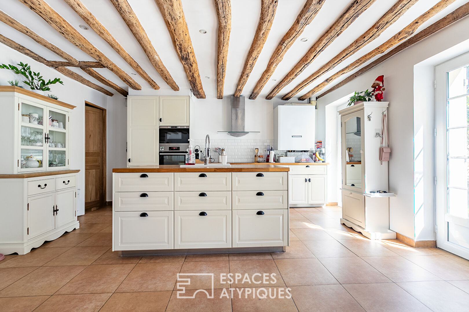 Maison de famille rénovée en pierre dans le joli village de Plailly
