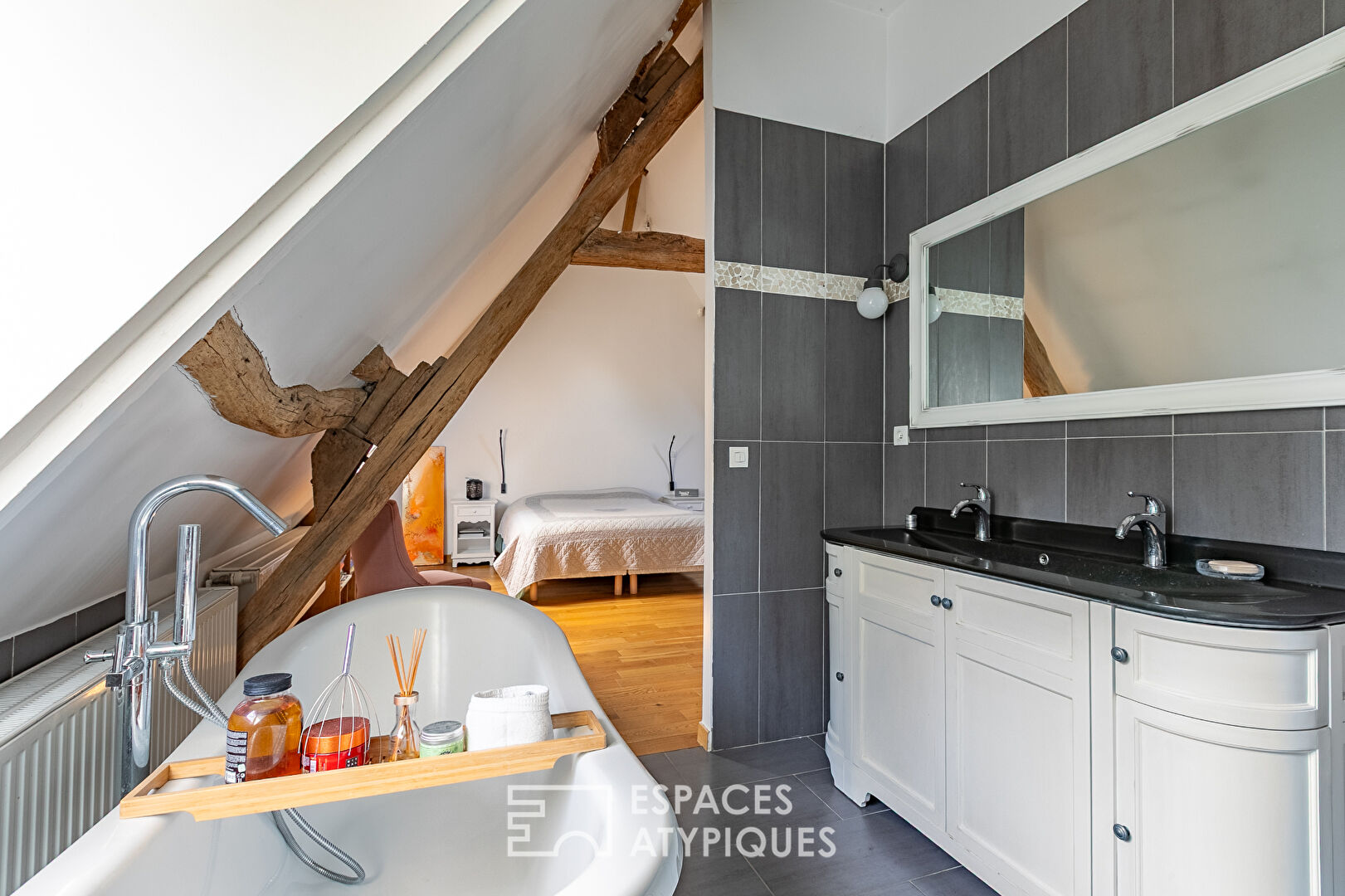 Maison de famille rénovée en pierre dans le joli village de Plailly