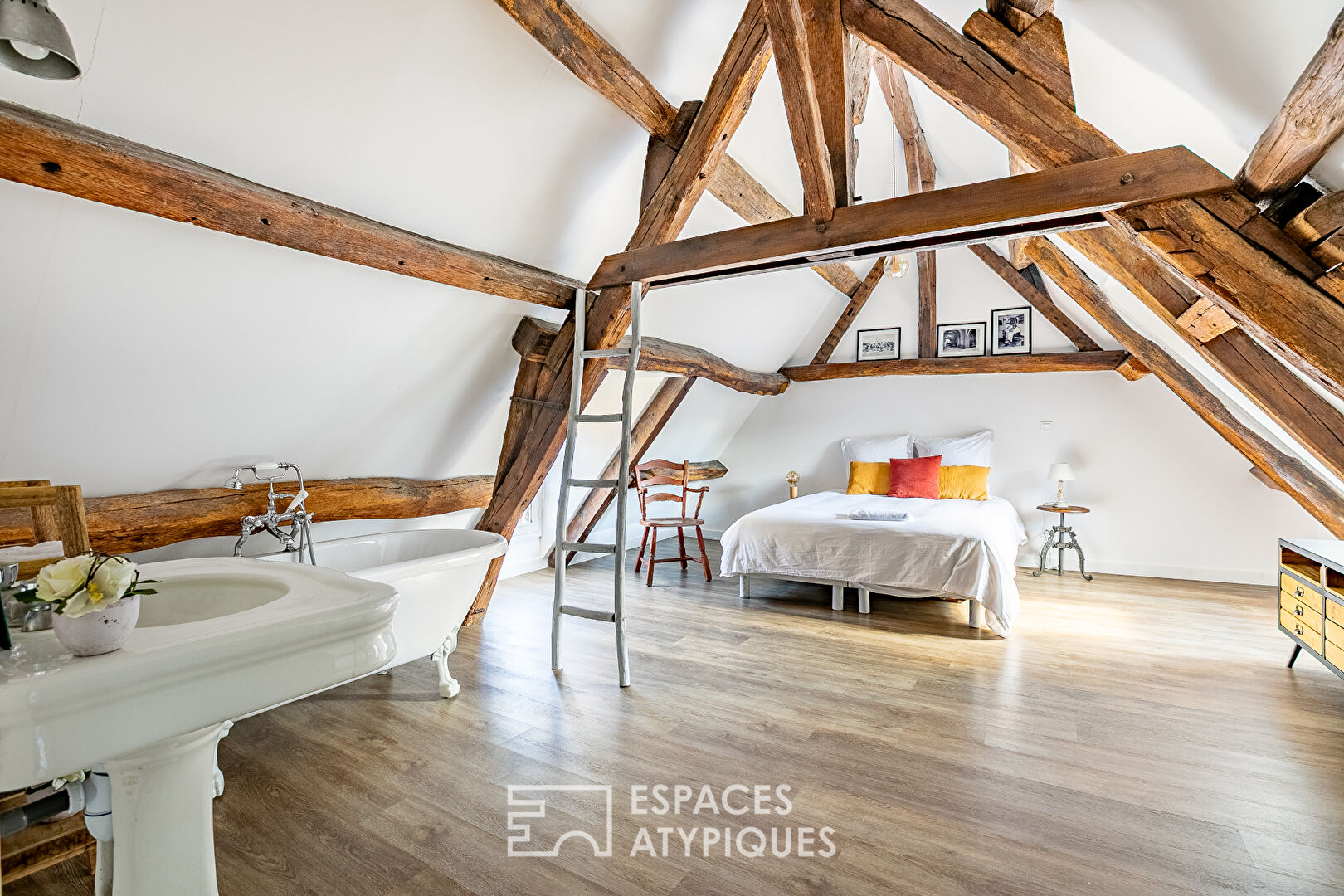 An extraordinary family home in the heart of Senlis