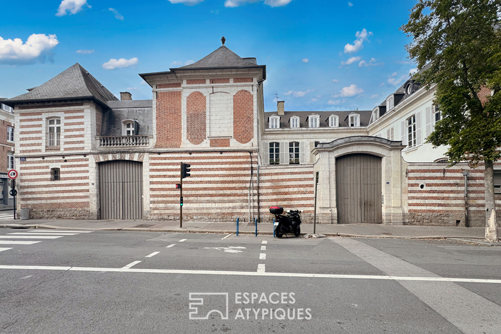 Duplex within an 18th-century private mansion in Amiens