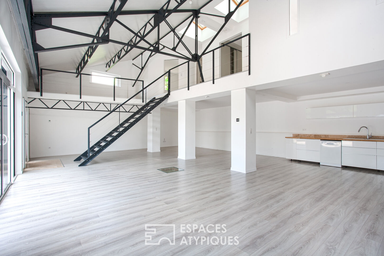 Loft contemporain en structure métallique à  Rosières-en-Santerre proche Amiens