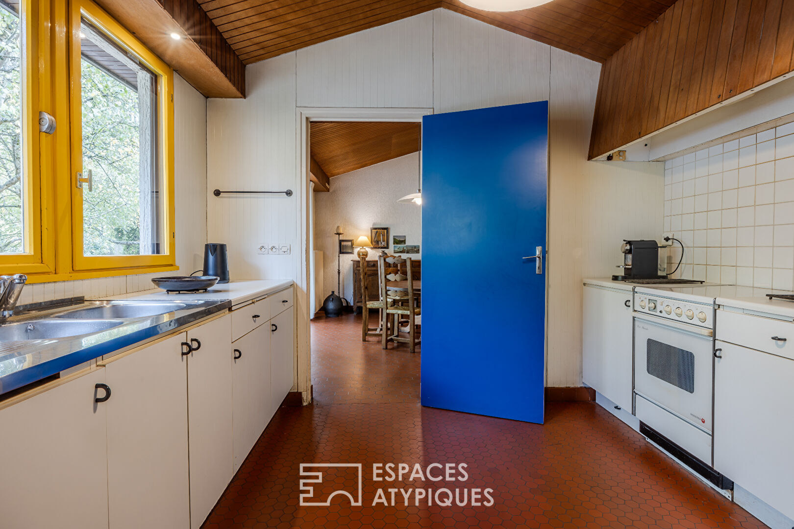 Maison d’architecte 1970 avec 5 chambres, joli jardin et garage à Amiens