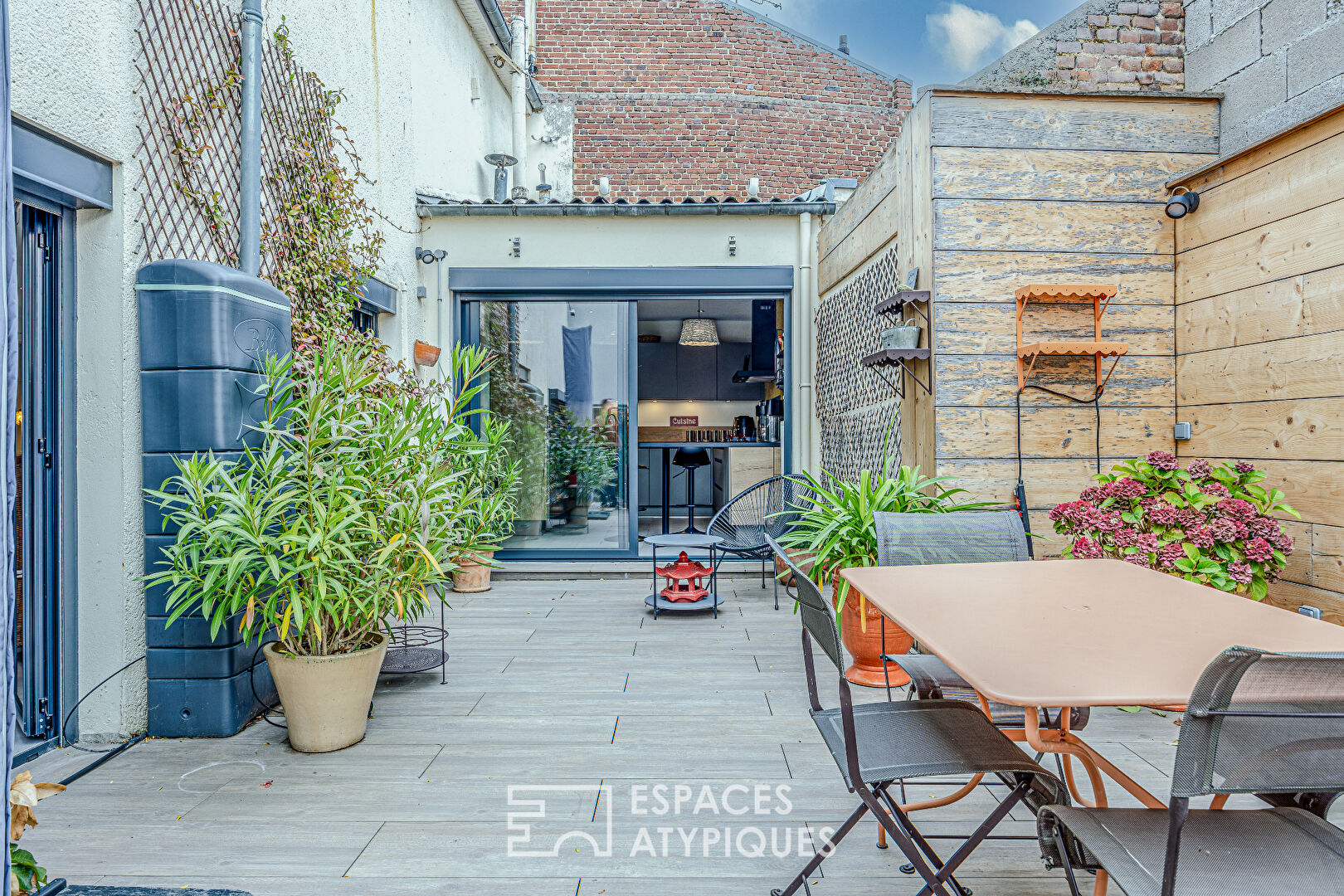 Charming townhouse with terrace in the very center of Camon