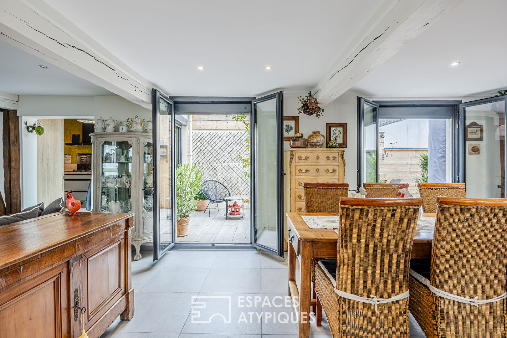 Charming townhouse with terrace in the very center of Camon