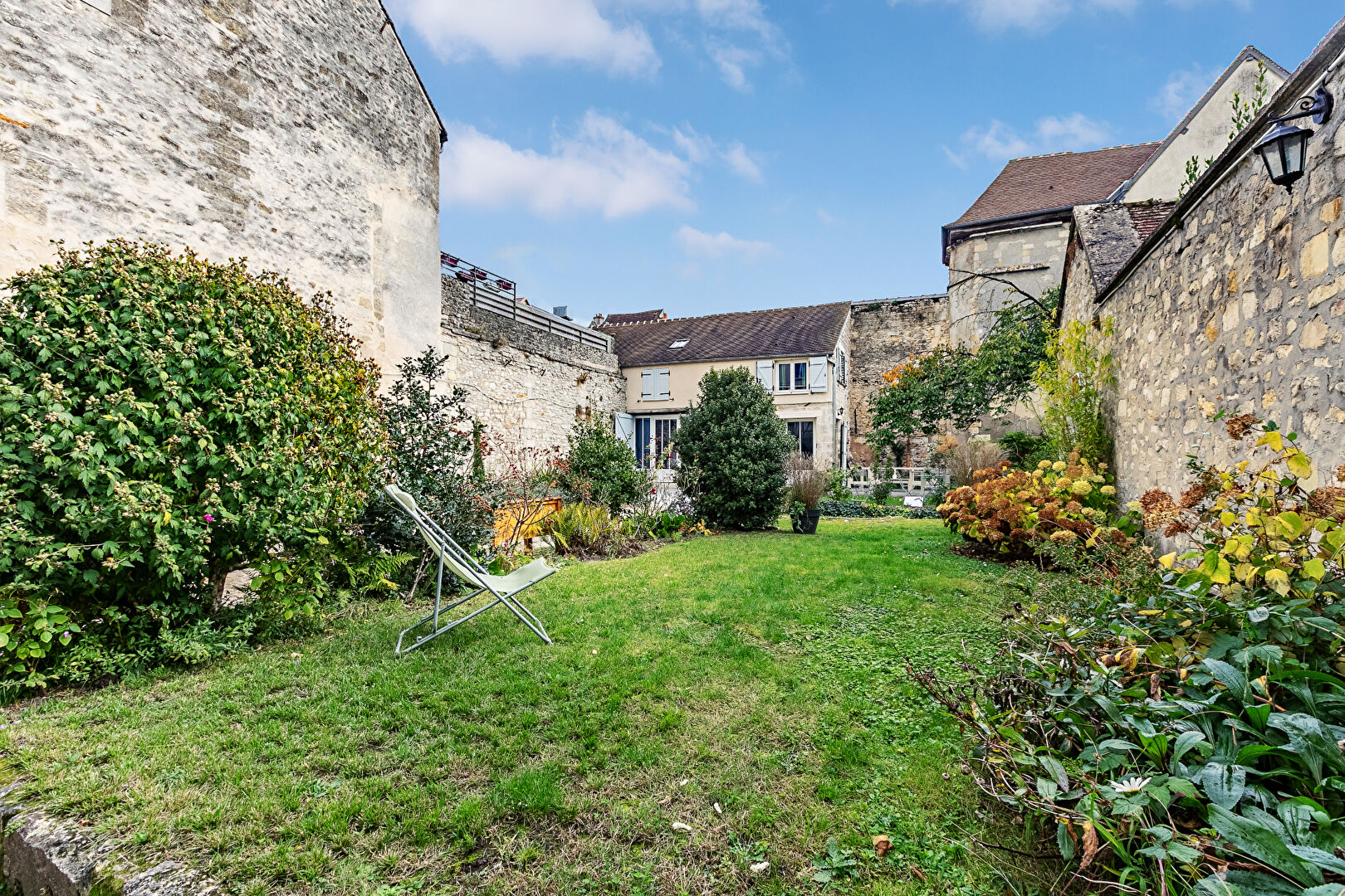 Bien rare au coeur de Senlis ! Appartement de 4 pièces rénové avec jardin