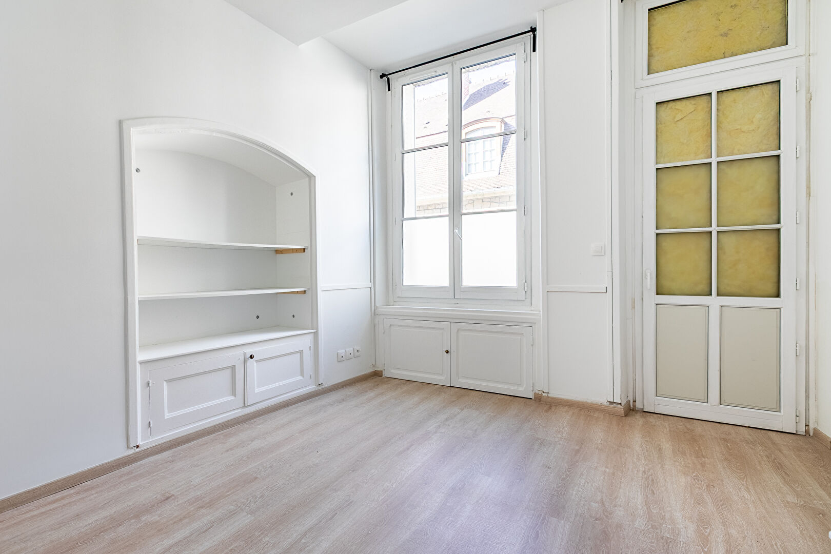 Bien rare au coeur de Senlis ! Appartement de 4 pièces rénové avec jardin