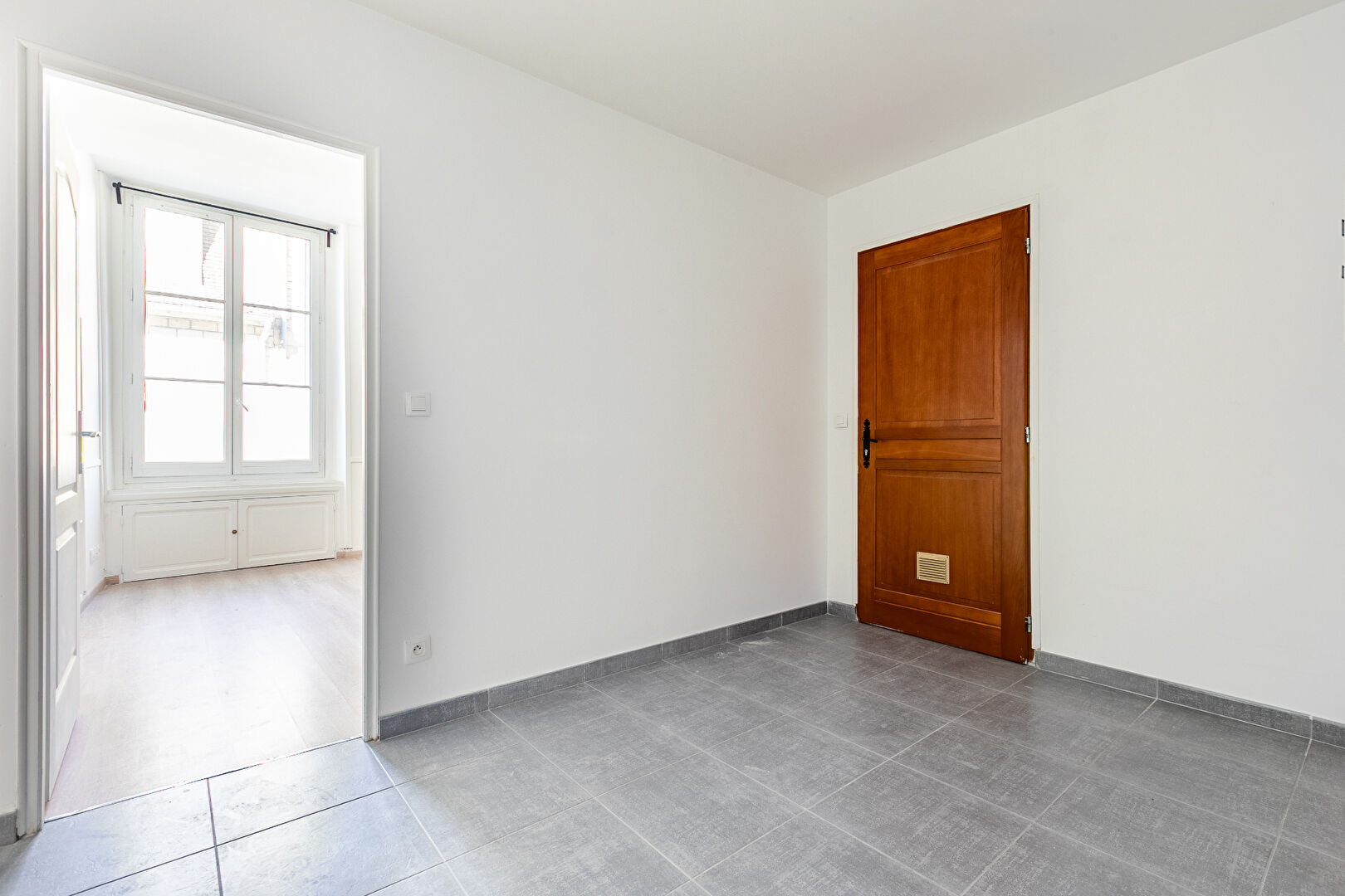 Bien rare au coeur de Senlis ! Appartement de 4 pièces rénové avec jardin