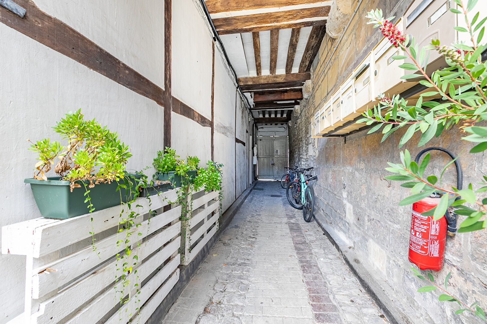 Bien rare au coeur de Senlis ! Appartement de 4 pièces rénové avec jardin