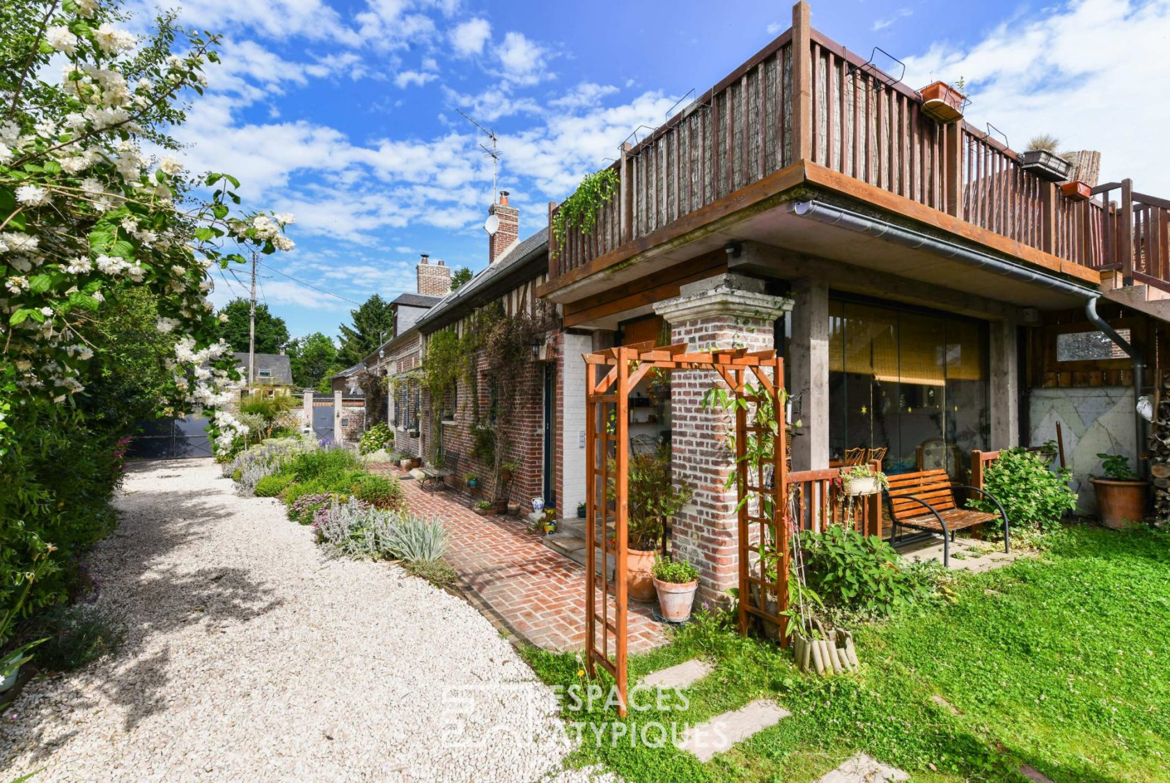 The green paradise – Beautiful longère perfectly restored