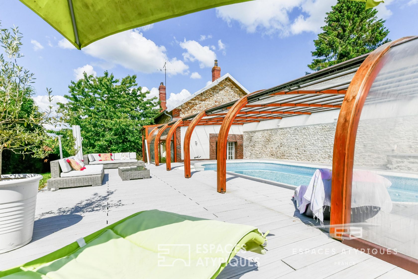 A corner of Paradise – charming renovated longhouse of 230m²