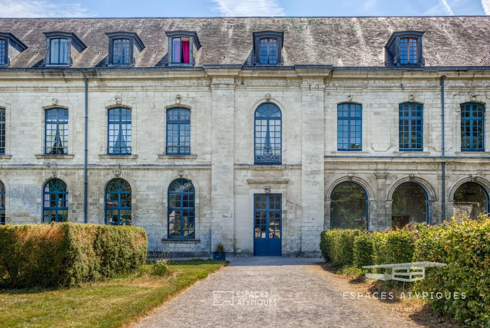 The magnificent – duplex within an abbey