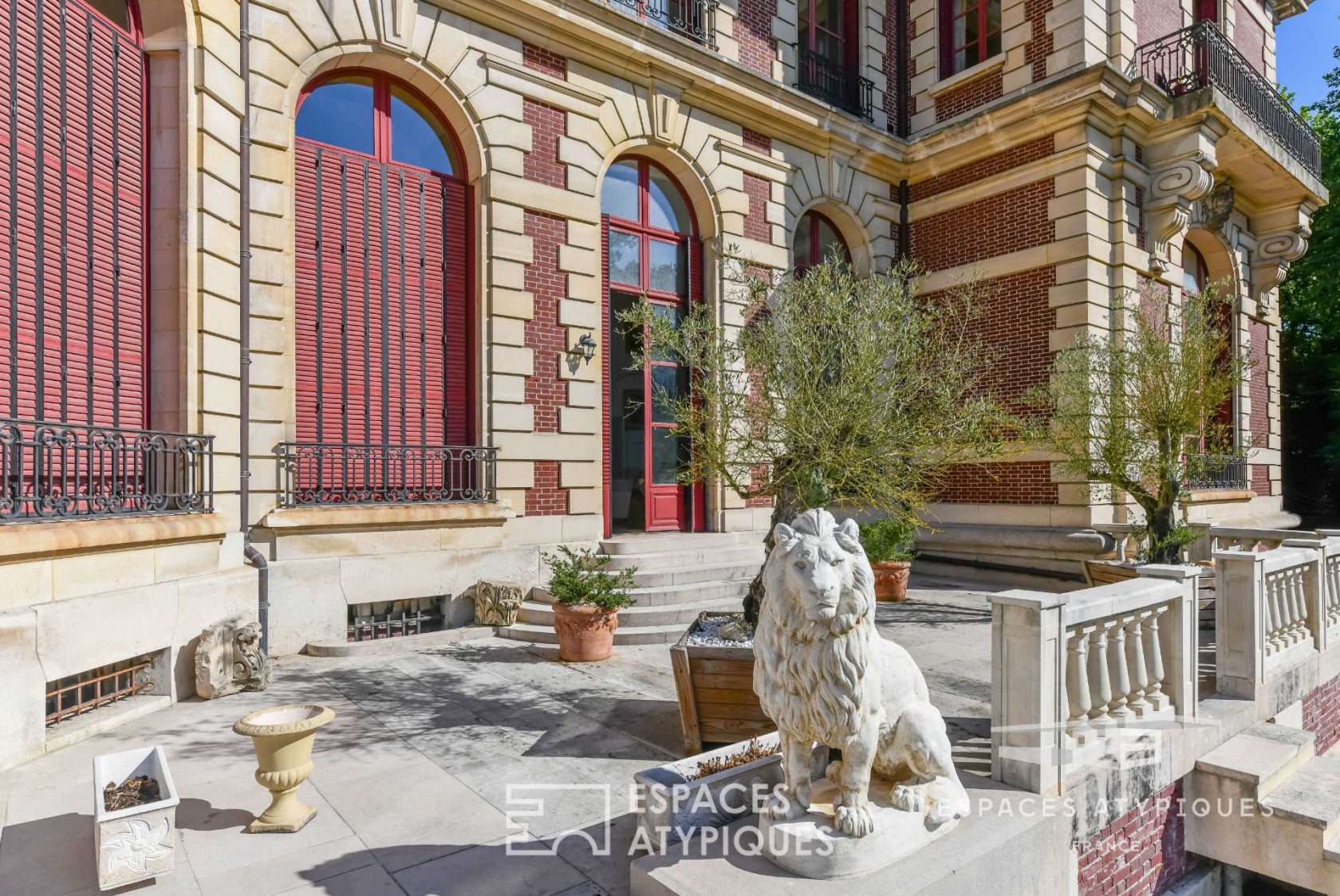 Aux portes de Paris – Magnifique duplex contemporain aménagé au coeur du Château de Villette