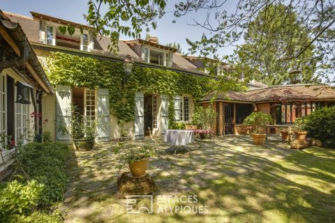 Art of living in the countryside – Superb longère in lush greenery