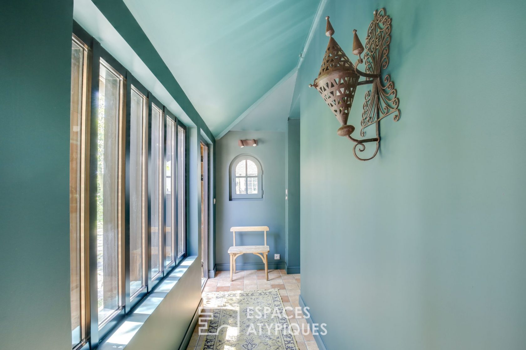 Art of living in the countryside – Superb longère in lush greenery