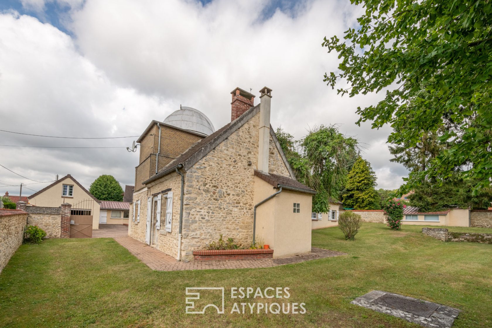 Head in the stars – Renovated old farm and its observatory
