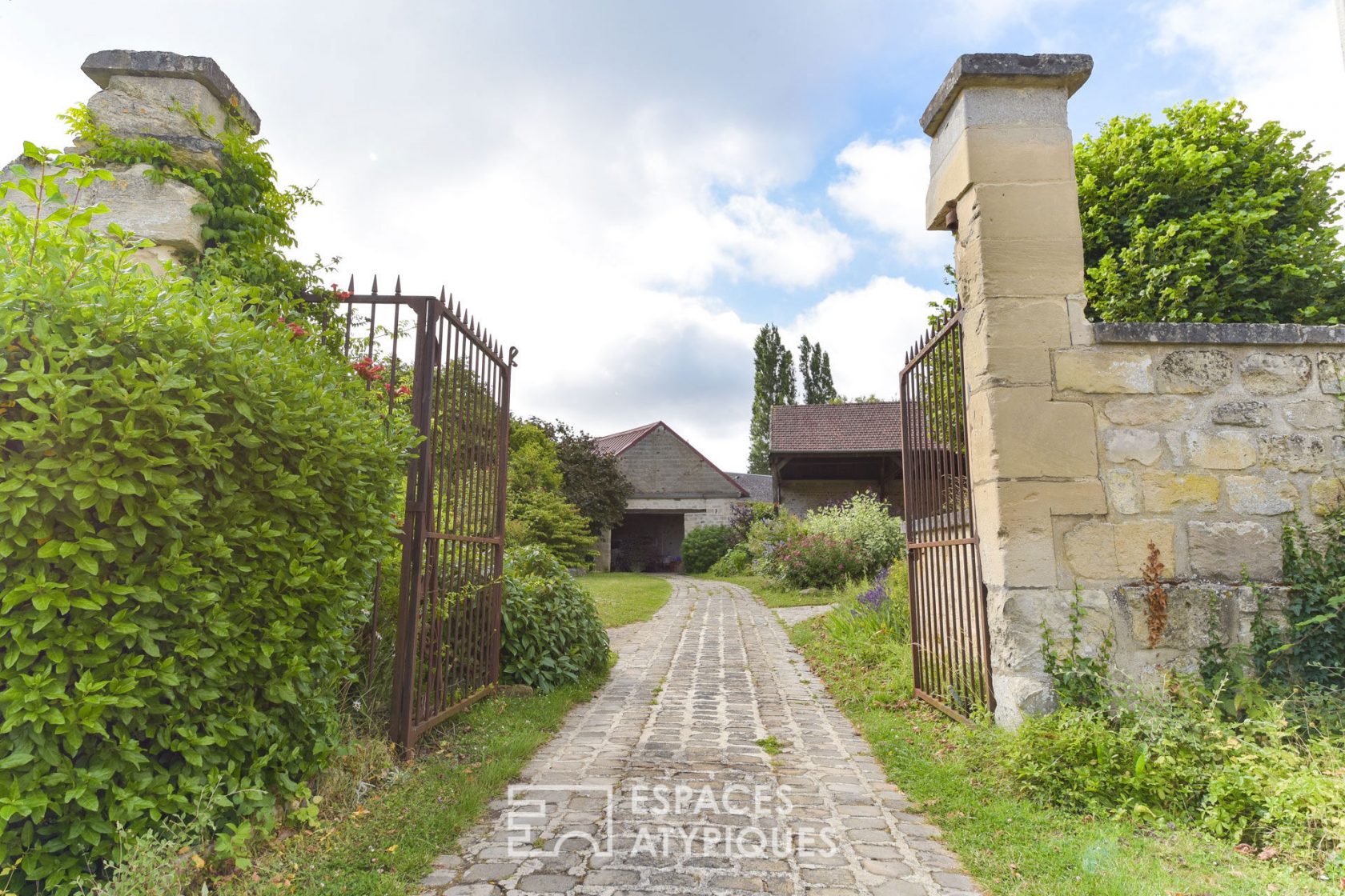 Beautiful restored farmhouse of Lamberval castle