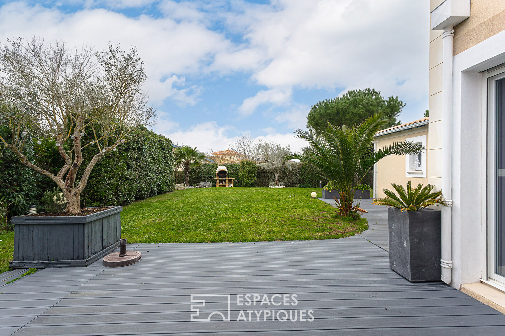 Villa de bord de mer aux volumes atypiques