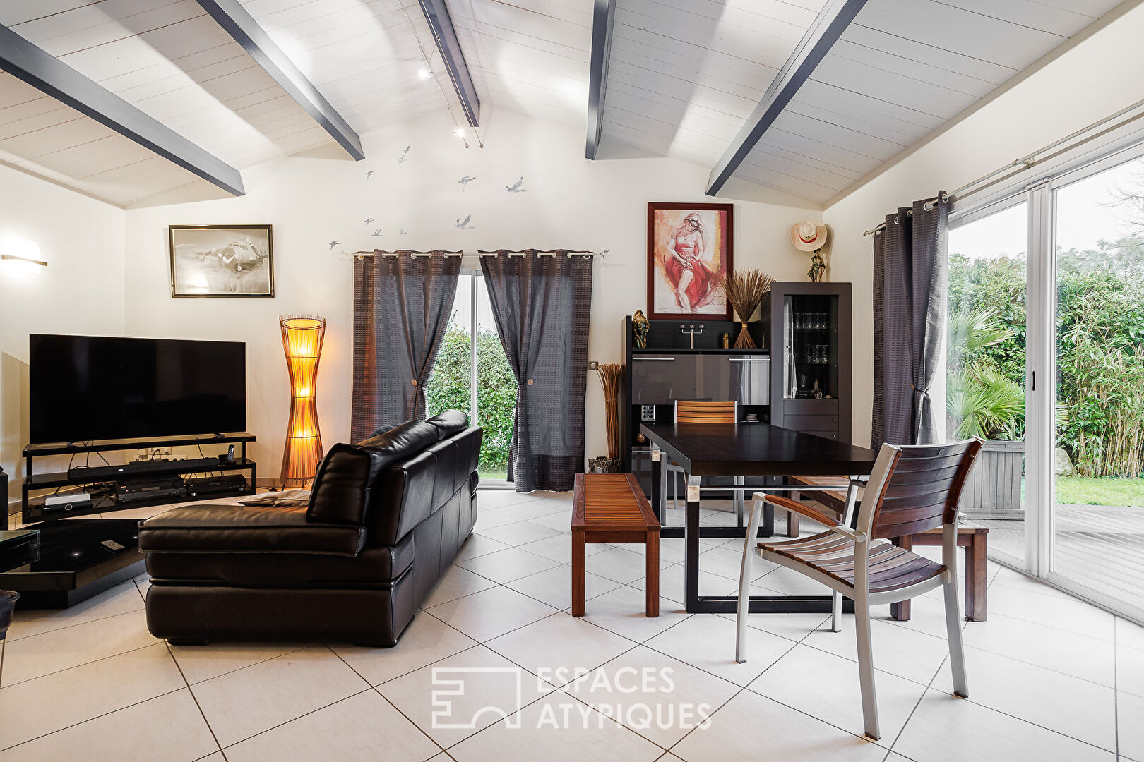 Villa de bord de mer aux volumes atypiques