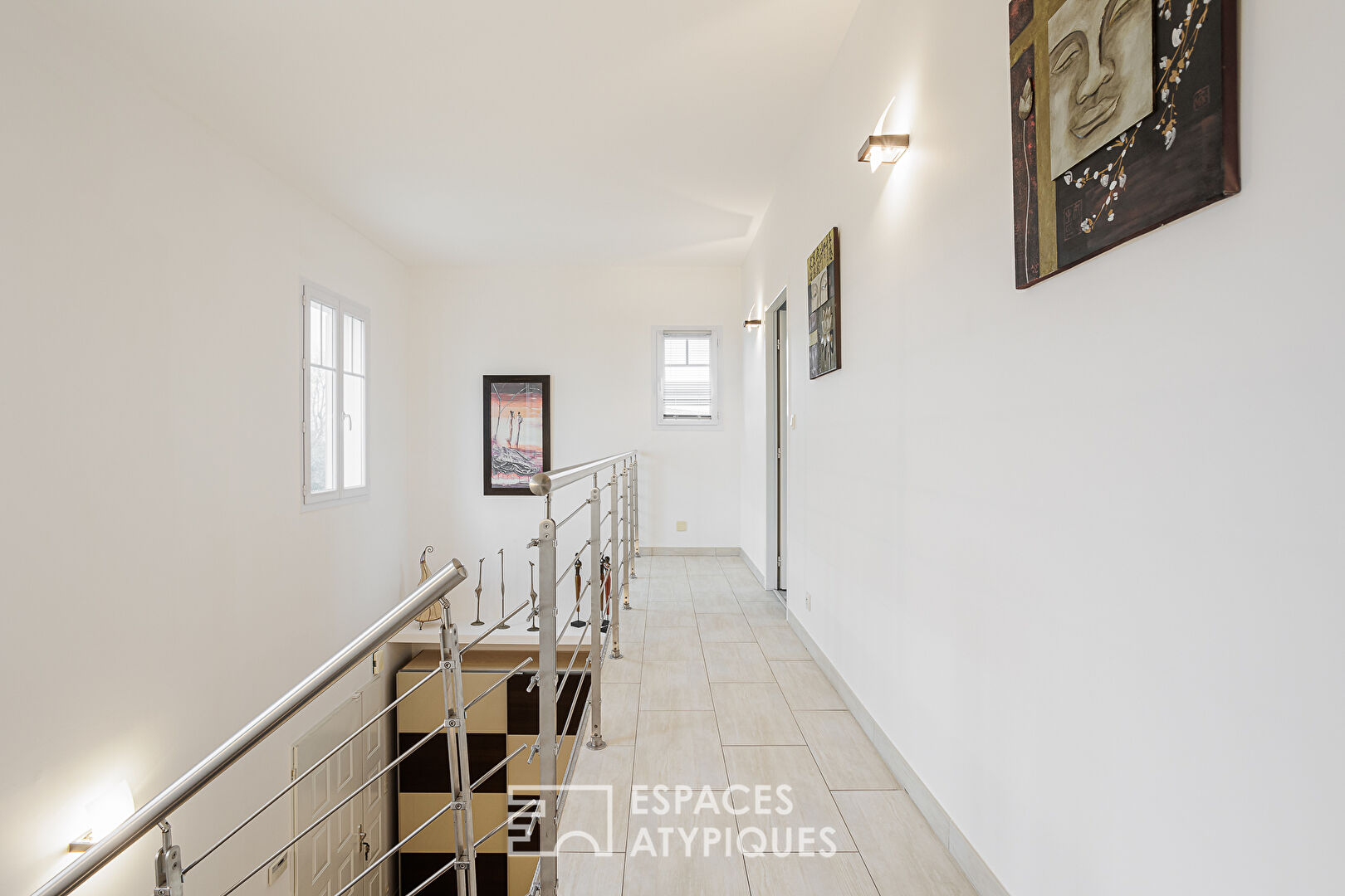 Villa de bord de mer aux volumes atypiques