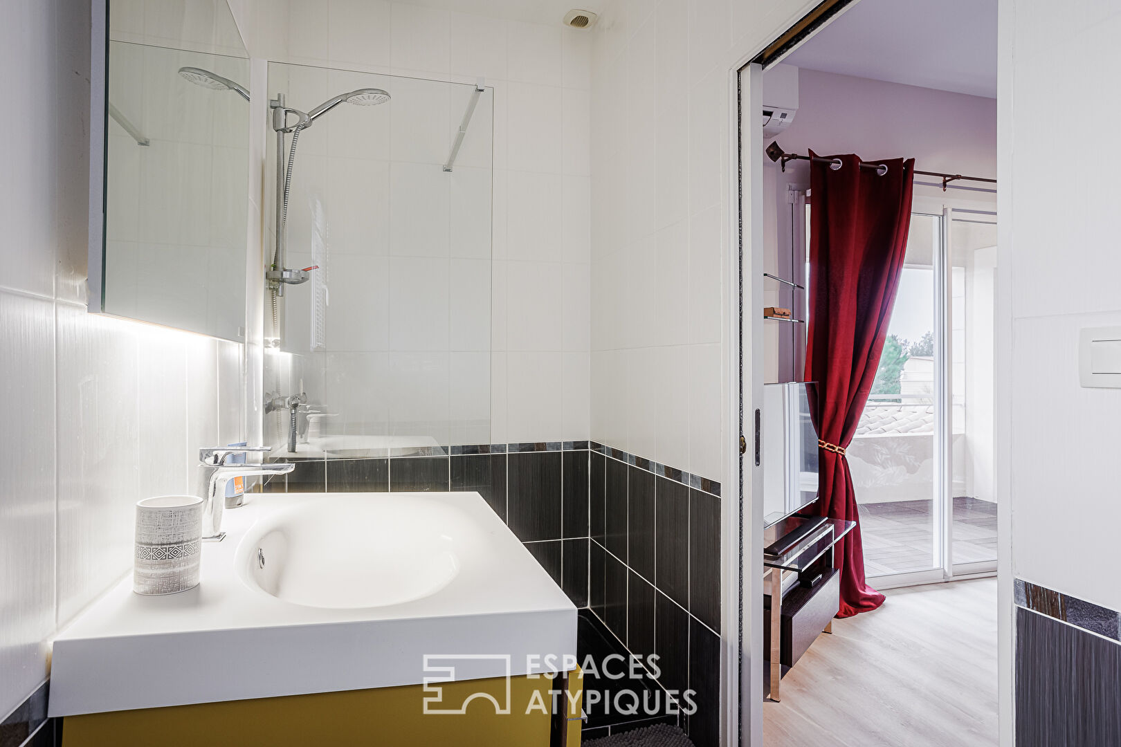 Villa de bord de mer aux volumes atypiques