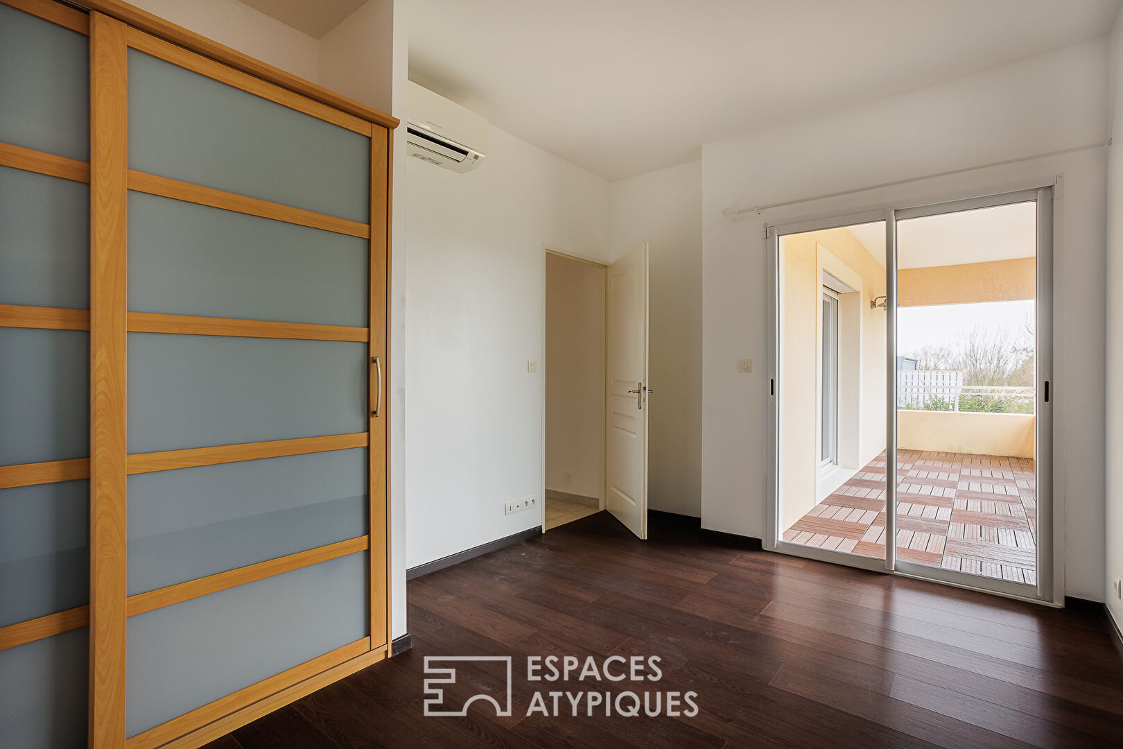 Villa de bord de mer aux volumes atypiques
