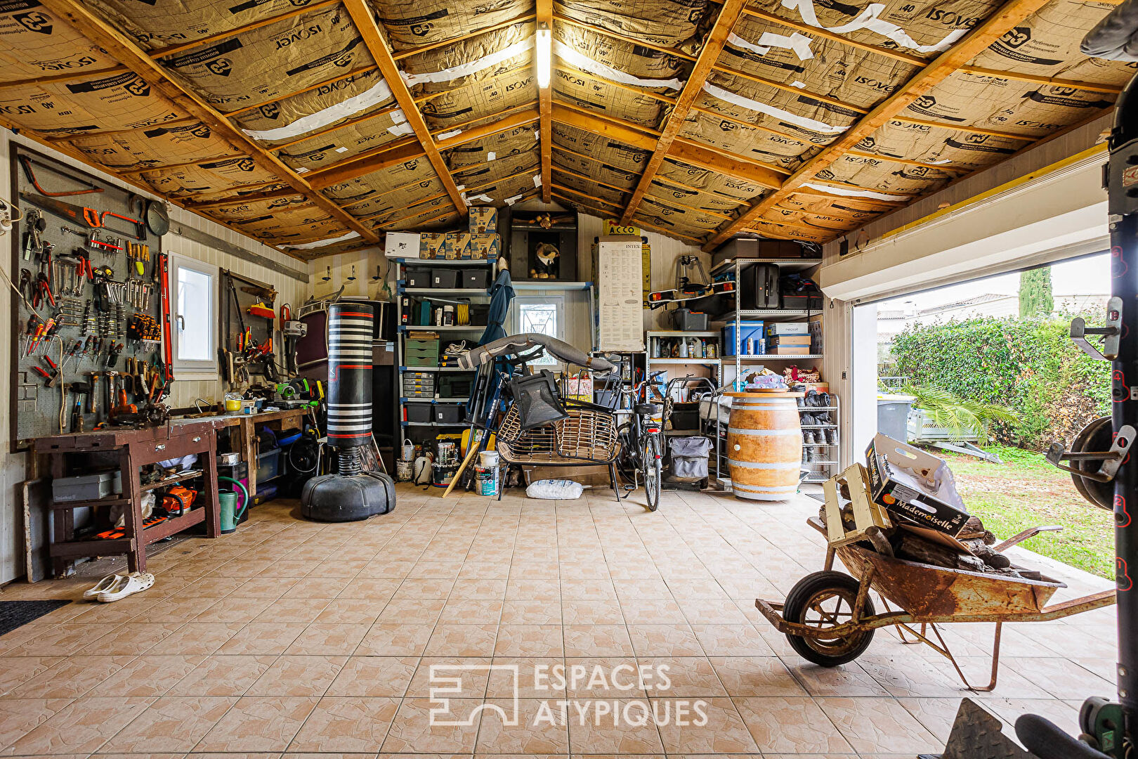 Villa de bord de mer aux volumes atypiques
