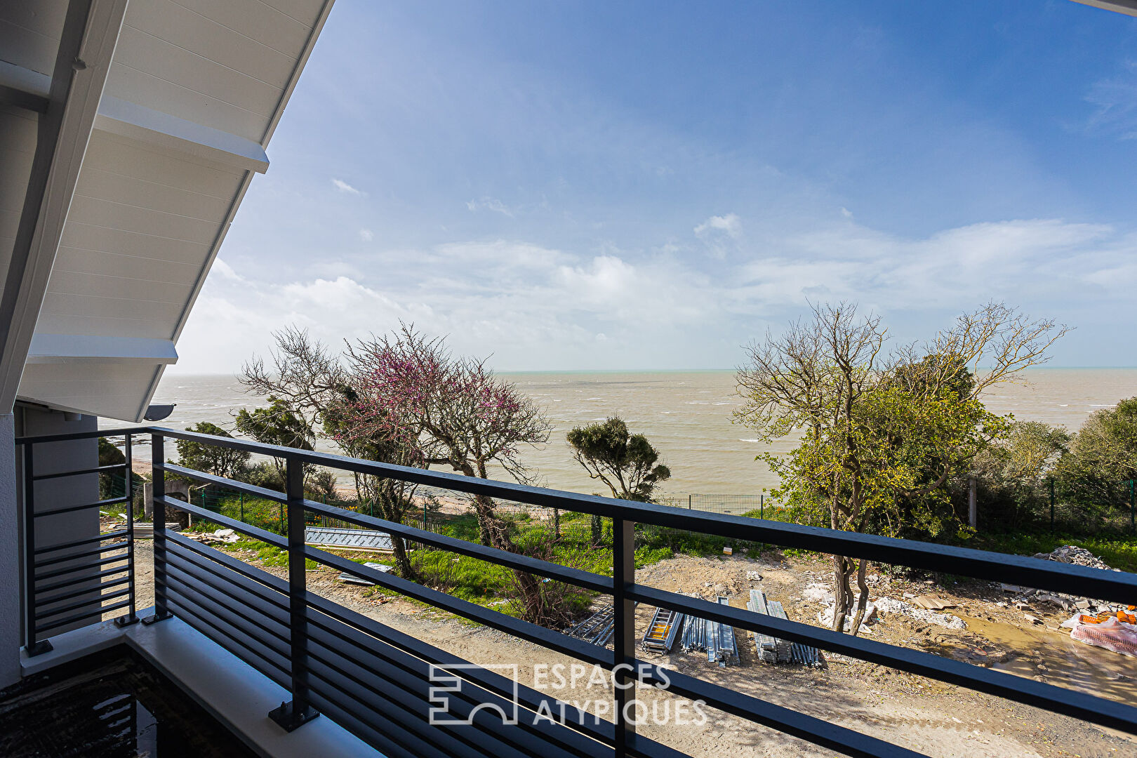 Duplex familial en première ligne