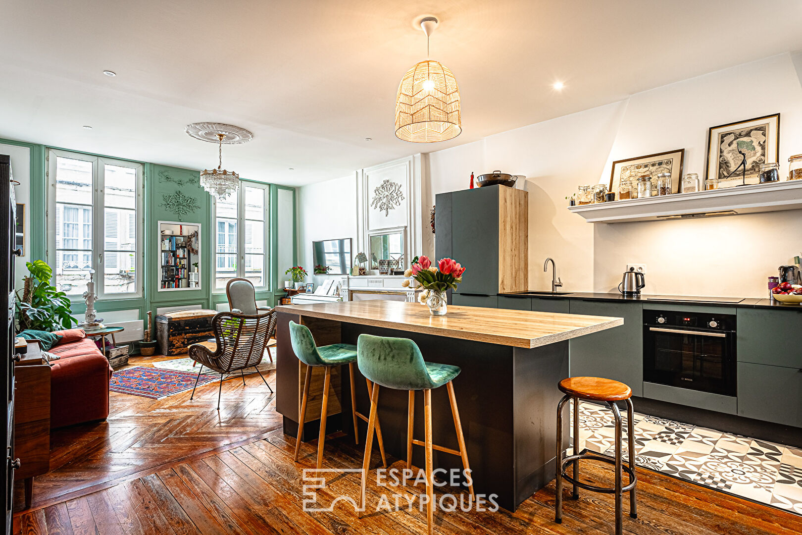 Duplex with patio, in the heart of the central market