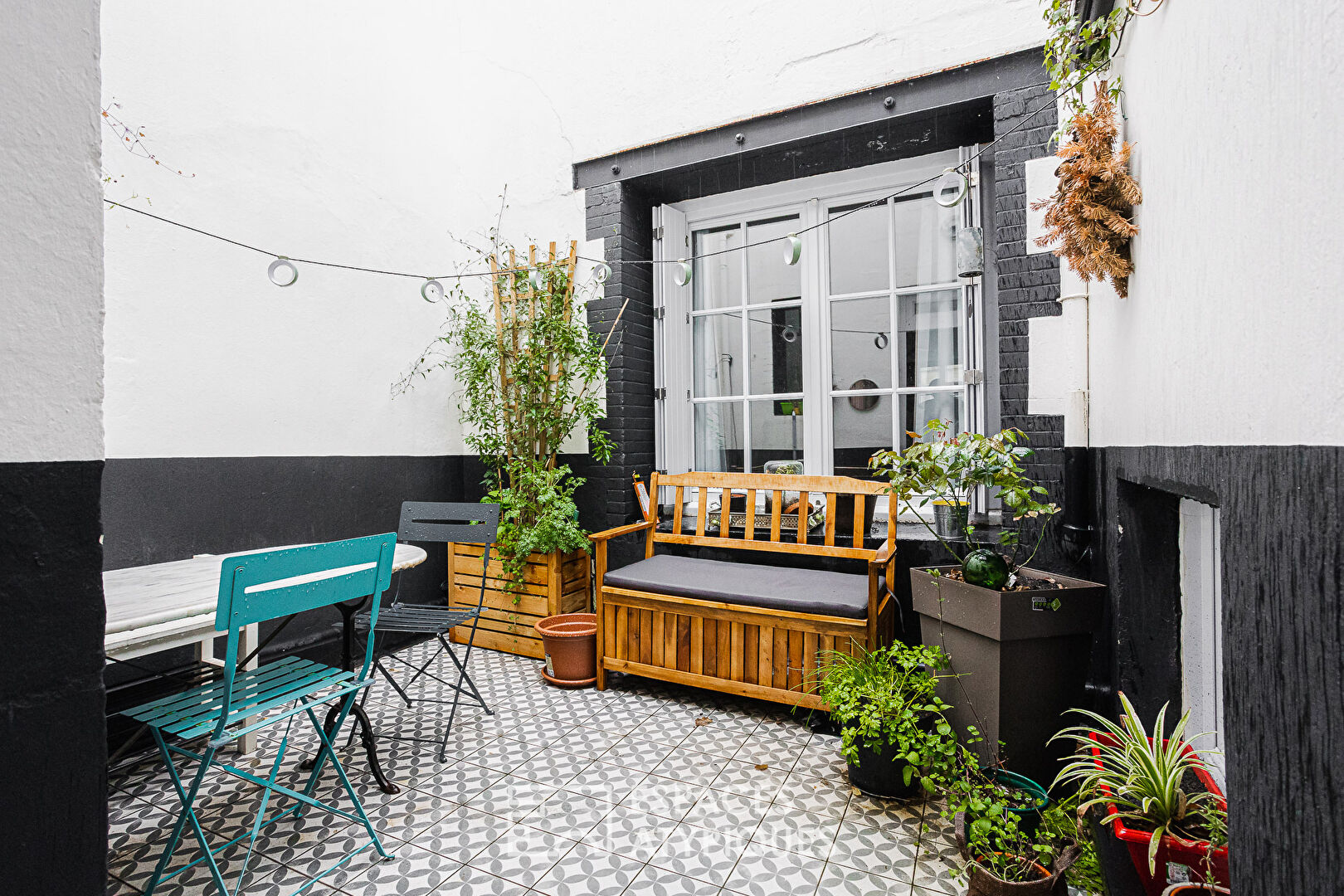 Duplex with patio, in the heart of the central market