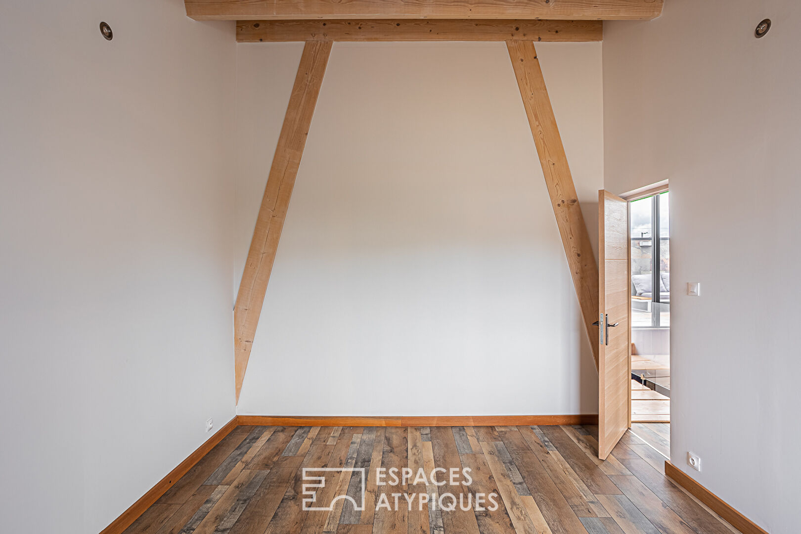 Pure urban loft in residential area