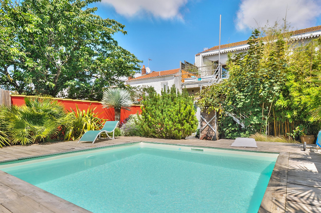 Loft en triplex avec jardin et piscine