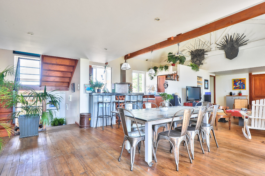 Loft en triplex avec jardin et piscine