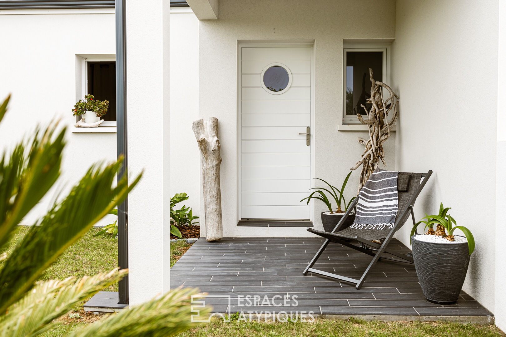 Single-storey house near the beach
