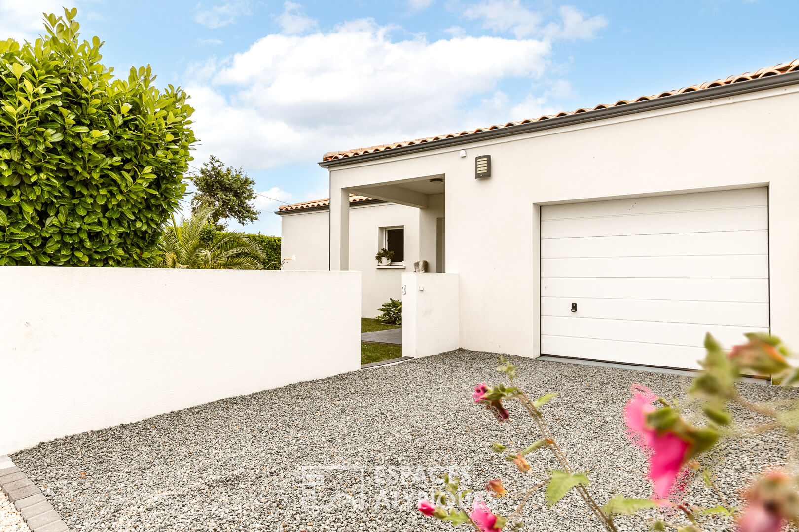 Single-storey house near the beach